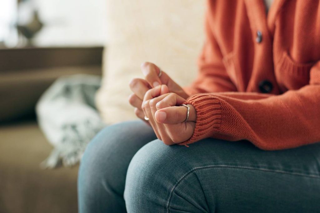 Woman on a sofa receiving complex PTSD treatment from a PTSD counseling professional near Lexington, KY